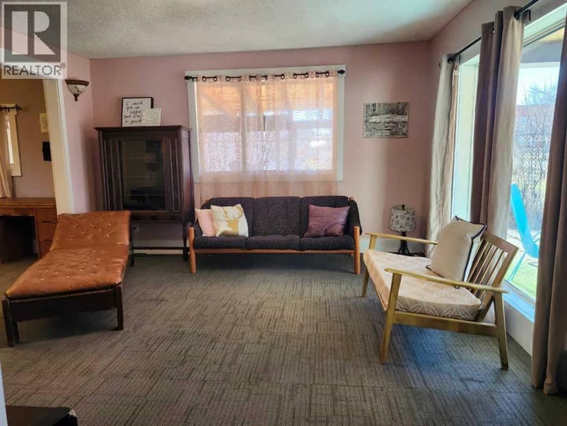 274 3 Street W, Drumheller, photo 4
