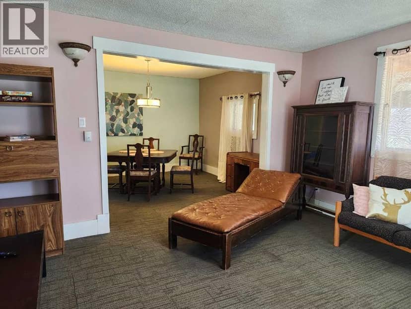 274 3 Street W, Drumheller, photo 5