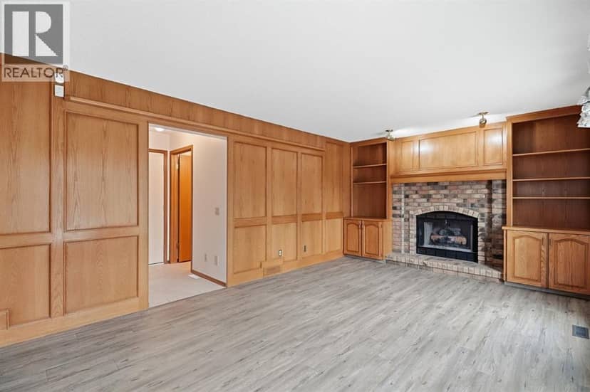 61 Shannon Crescent SW — photo 14 of 40
