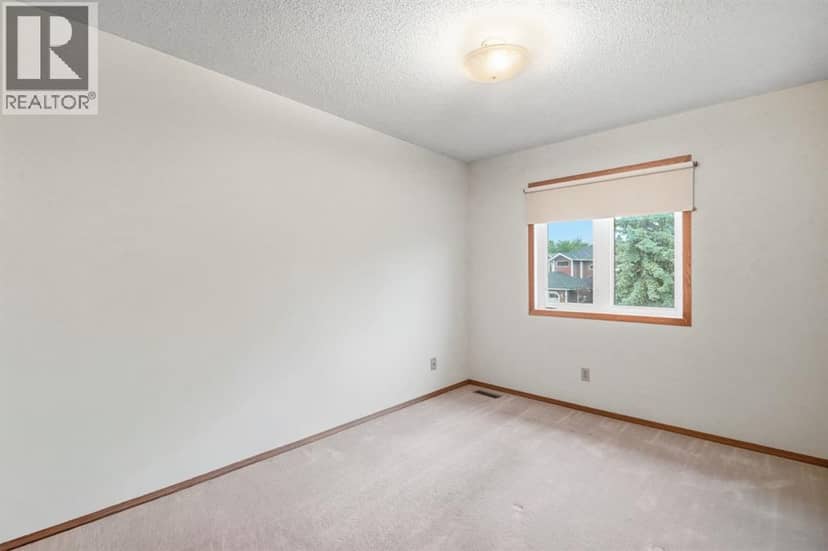 61 Shannon Crescent SW — photo 25 of 40