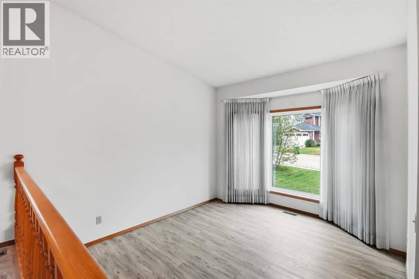 61 Shannon Crescent SW, Calgary, photo 3