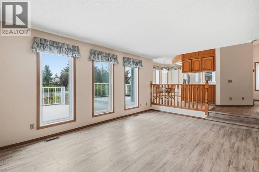 61 Shannon Crescent SW — photo 19 of 40