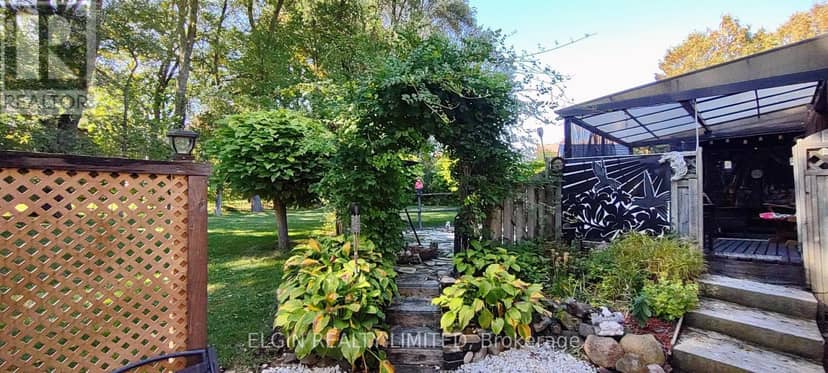 219 Brentwood Crescent — photo 25 of 39