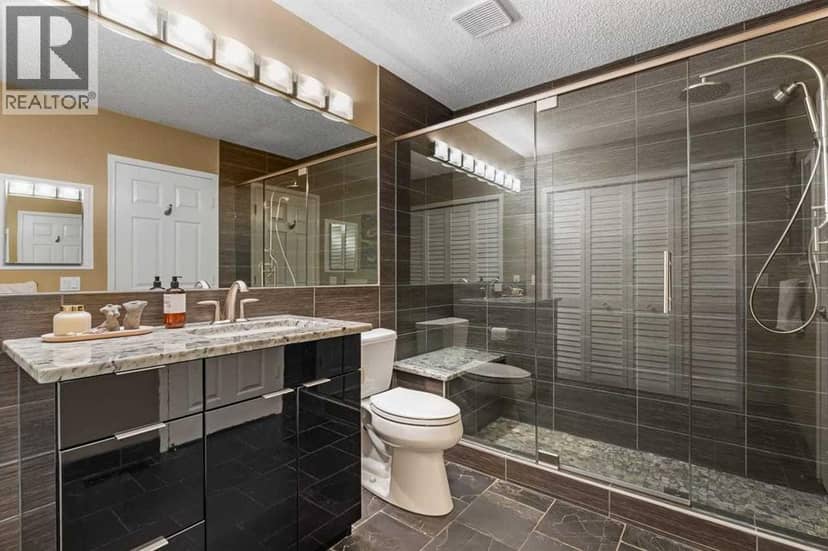 1515 21 Avenue SW — photo 17 of 40