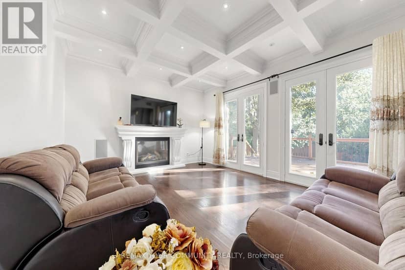 39 Moore Park Avenue — photo 11 of 40