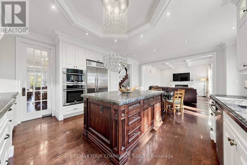 39 Moore Park Avenue — photo 15 of 40