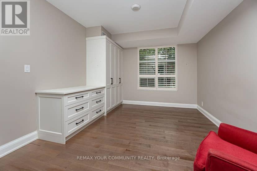 201 - 650 Mount Pleasant Road — photo 13 of 22