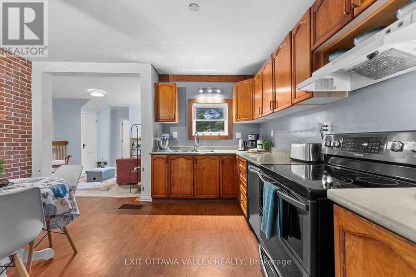 106 Bonnechere Street E, Bonnechere Valley, photo 3