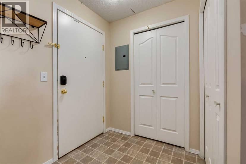 312, 1000 Citadel Meadow Point NW, Calgary, photo 2