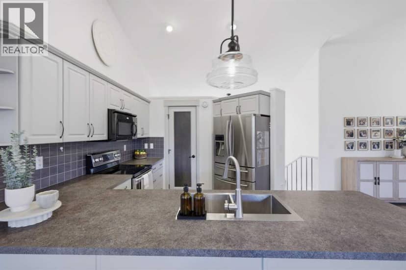 4109 45 Avenue — photo 13 of 40