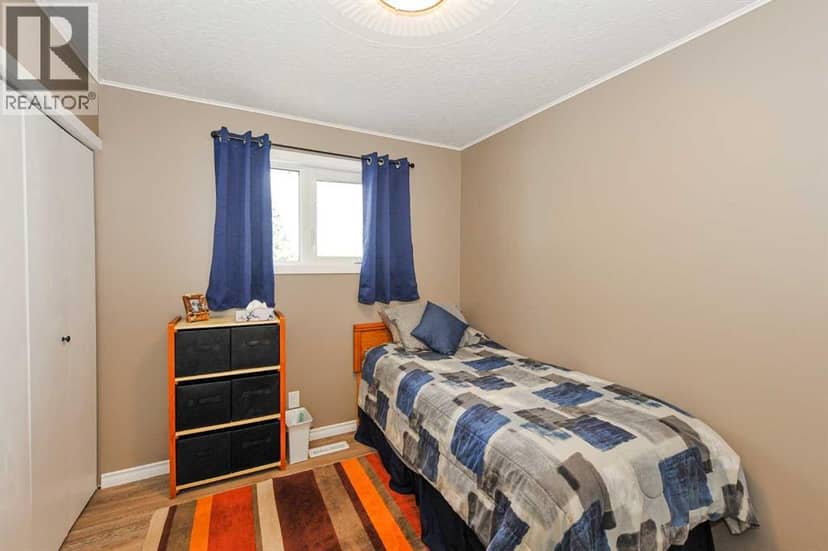 5401 65 Street — photo 25 of 40