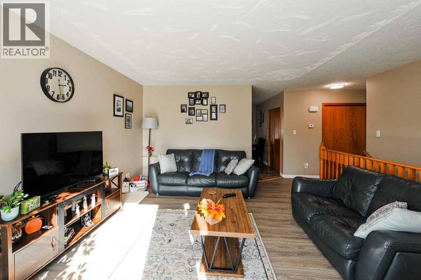 5401 65 Street — photo 12 of 40