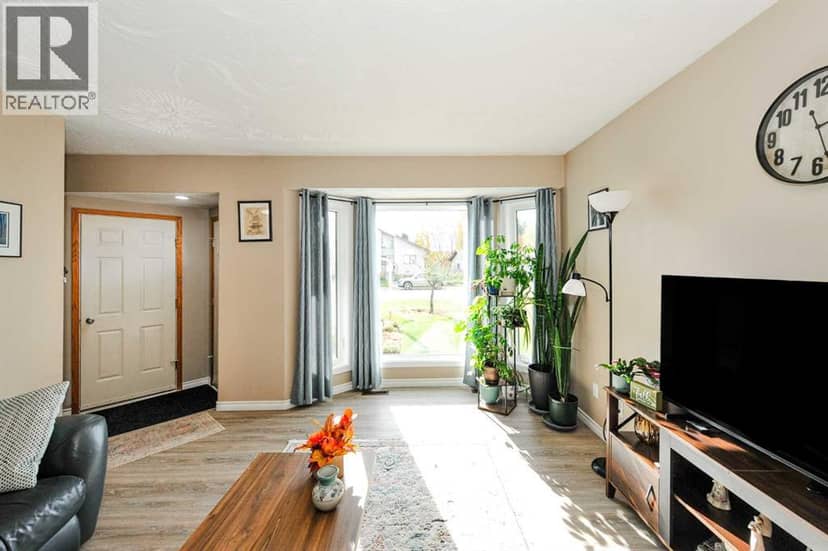 5401 65 Street — photo 9 of 40