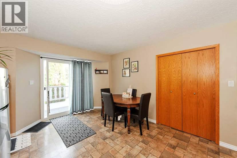 5401 65 Street — photo 16 of 40