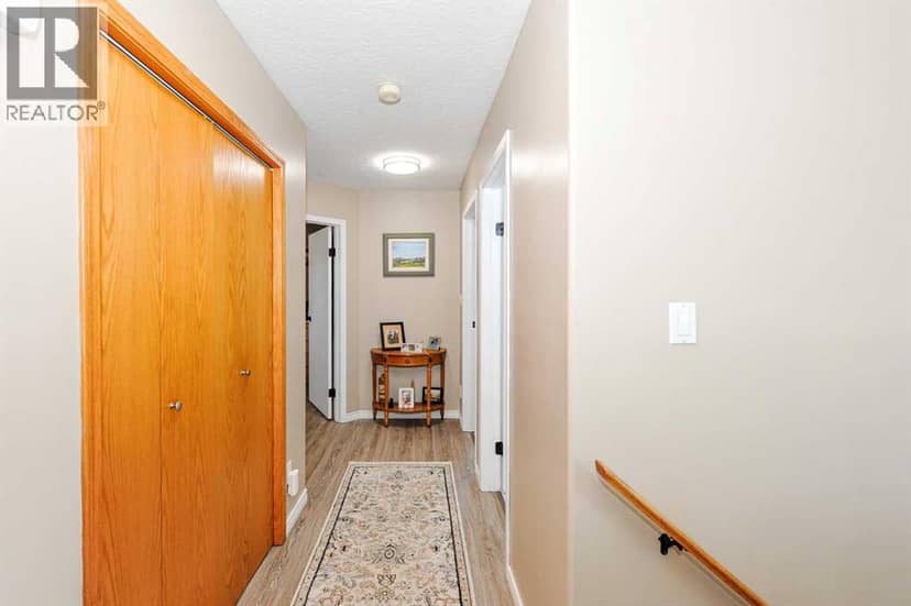 5401 65 Street — photo 17 of 40