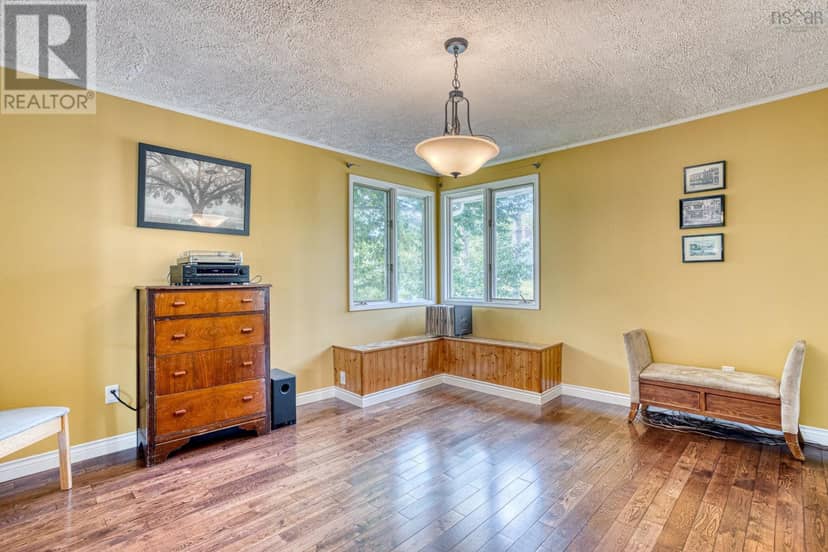 37 Theresa Court — photo 11 of 35