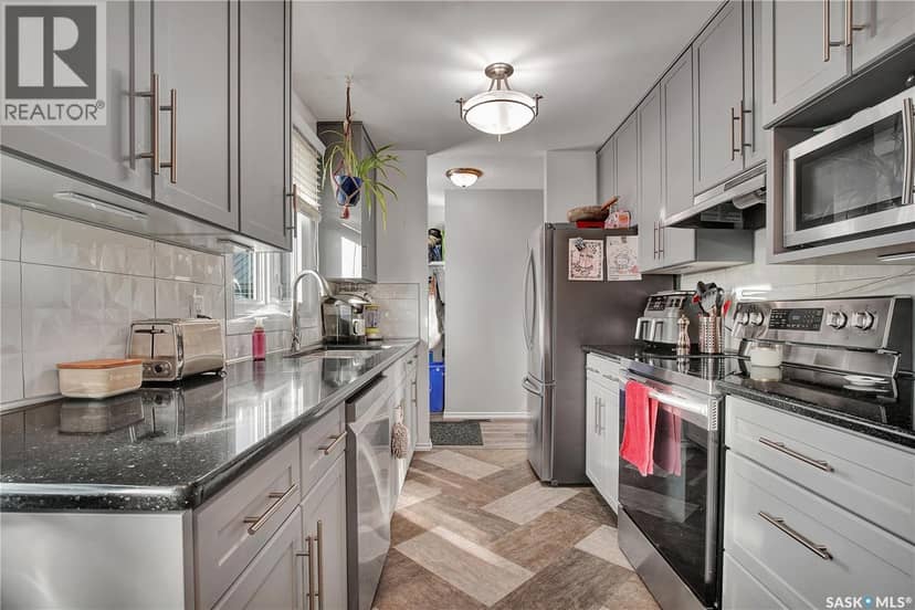 106 Shea CRESCENT — photo 9 of 38