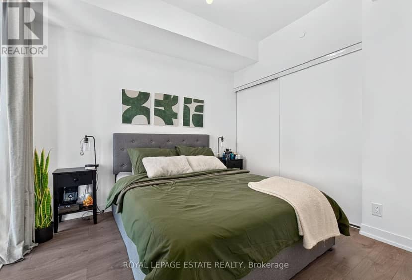 626 - 270 Dufferin Street — photo 17 of 33