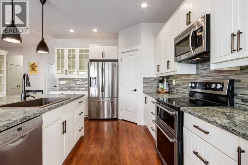 6 Houlden Place — photo 9 of 40
