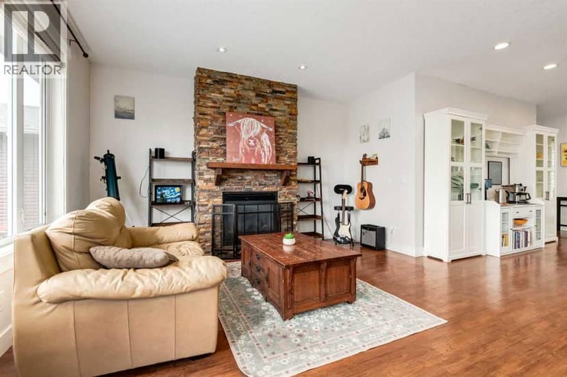 6 Houlden Place — photo 15 of 40
