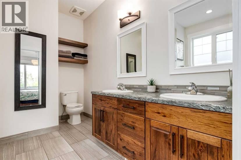 6 Houlden Place — photo 23 of 40
