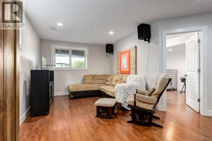 6 Houlden Place — photo 33 of 40