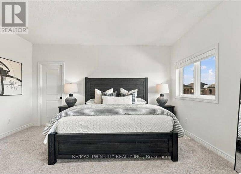 905 Broadacre Place, Kitchener, photo 3