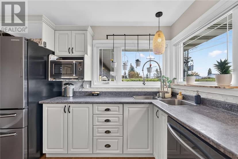 36 EDWARD Avenue — photo 11 of 40