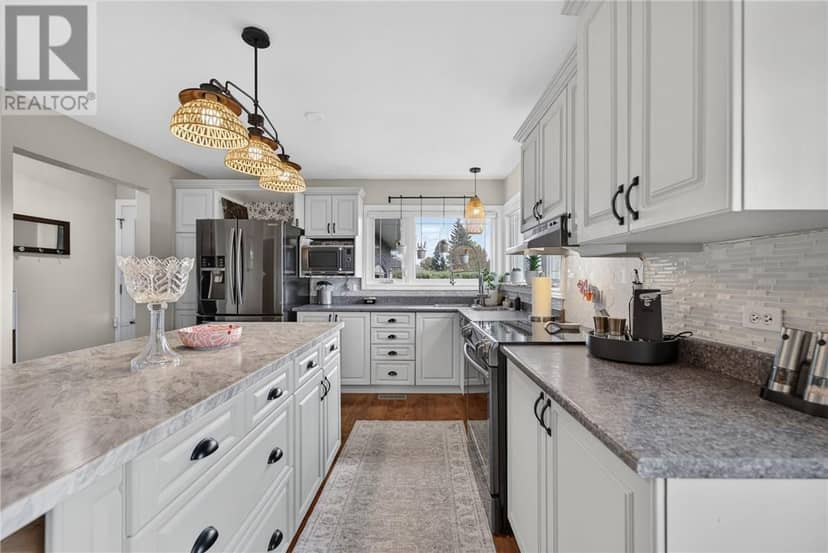 36 EDWARD Avenue — photo 15 of 40