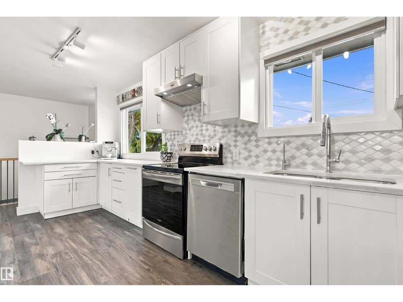 5312 101 AV NW — photo 15 of 40
