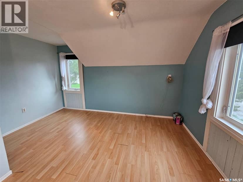 218 7th STREET W, Carlyle, photo 3