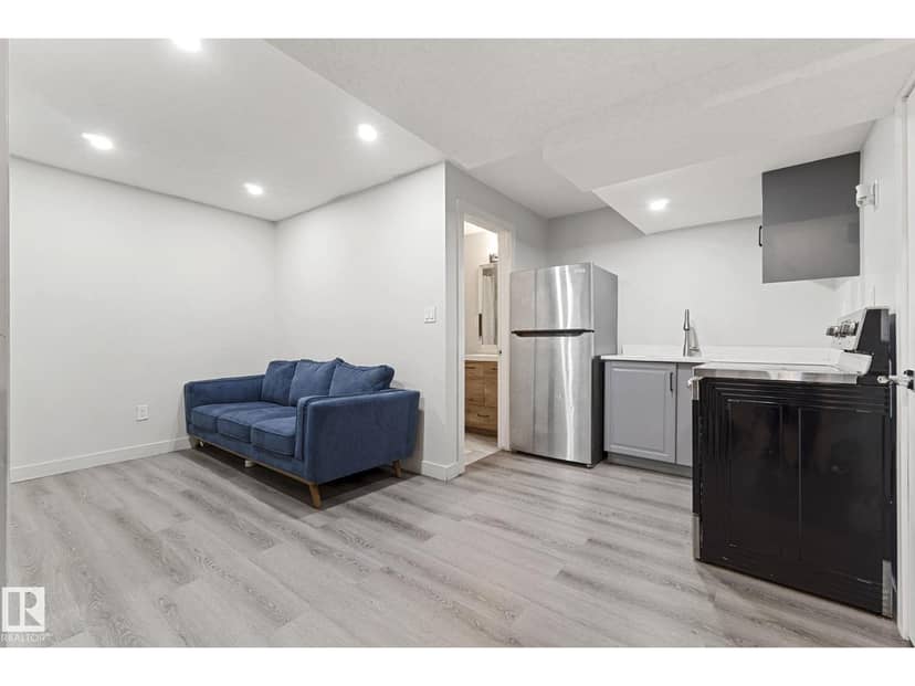 8955 150 ST NW — photo 37 of 40