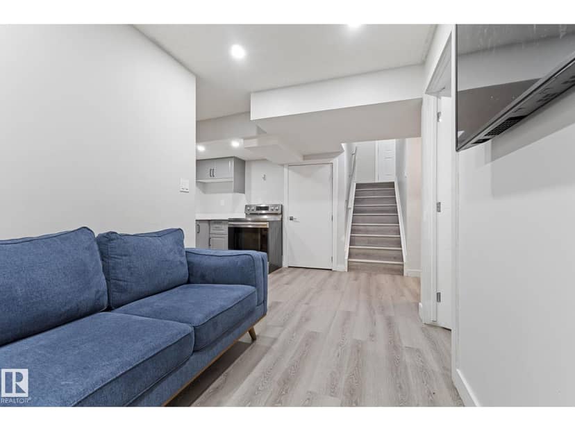 8955 150 ST NW — photo 39 of 40