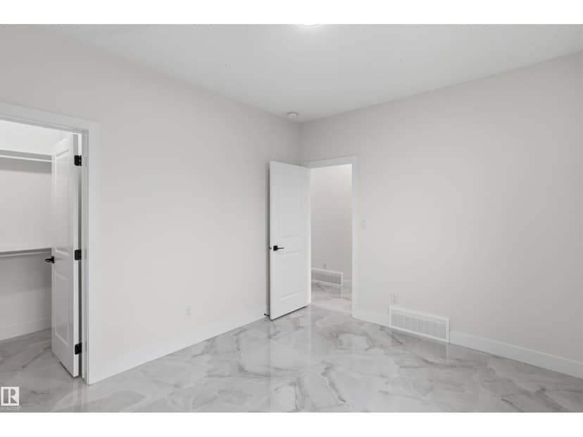 2155 1 AV SW — photo 12 of 40