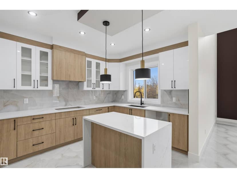 2155 1 AV SW — photo 14 of 40