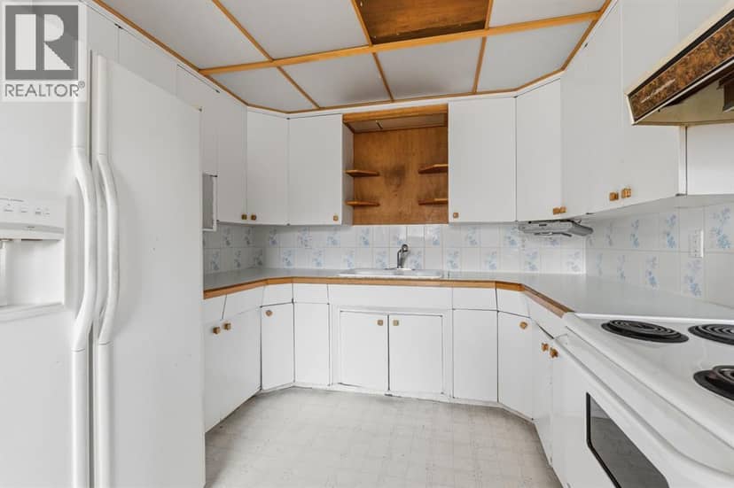 4727 Ravine Drive — photo 10 of 37