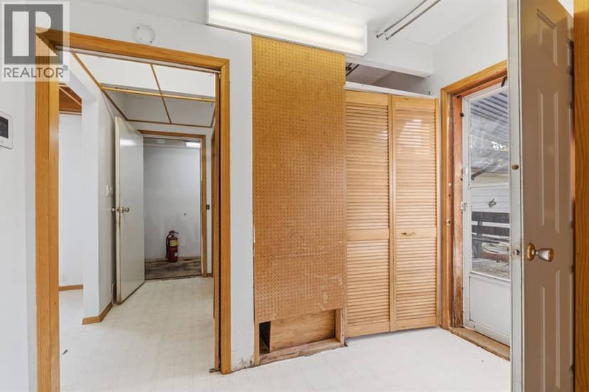 4727 Ravine Drive — photo 13 of 37