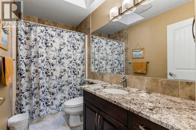 1182 Kingston Crescent SE — photo 21 of 40