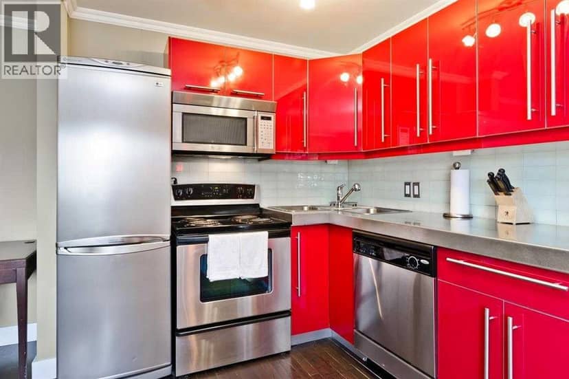 517 15 Avenue SW — photo 10 of 12