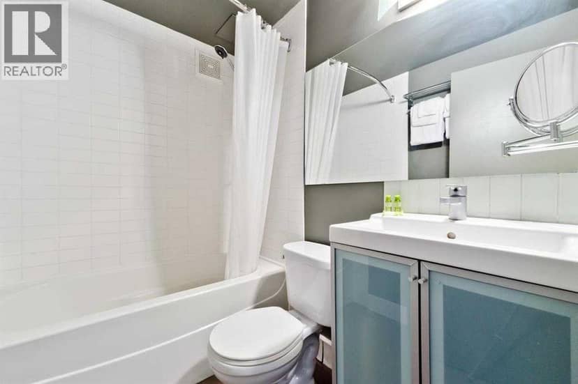 517 15 Avenue SW — photo 11 of 12