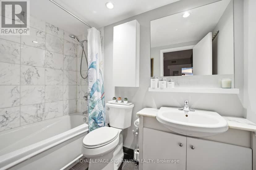 510 - 218 Queens Quay W — photo 11 of 40