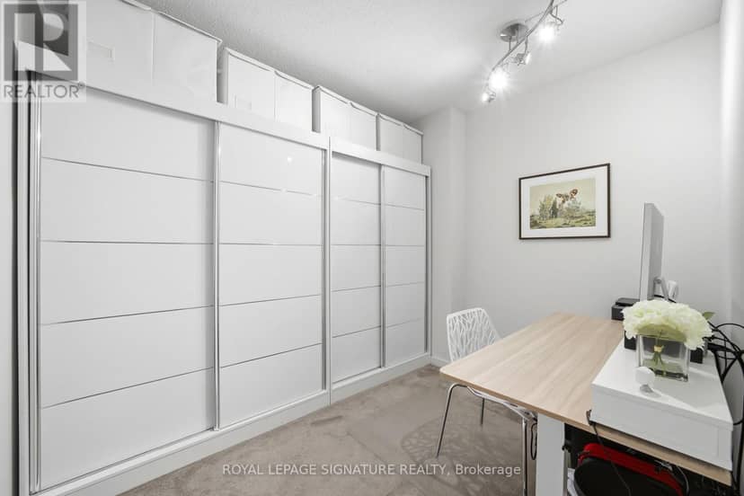 510 - 218 Queens Quay W — photo 12 of 40