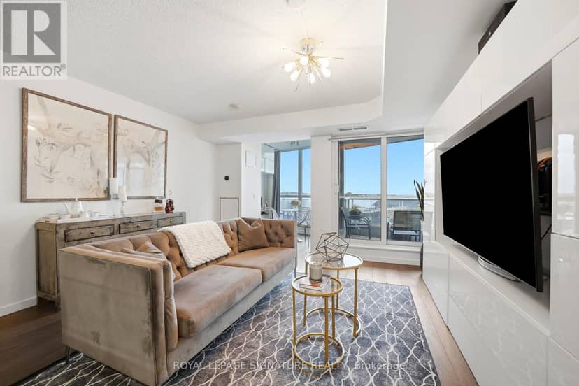 510 - 218 Queens Quay W — photo 5 of 40