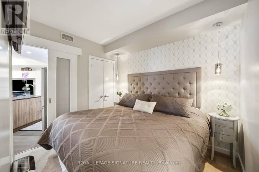 510 - 218 Queens Quay W — photo 9 of 40