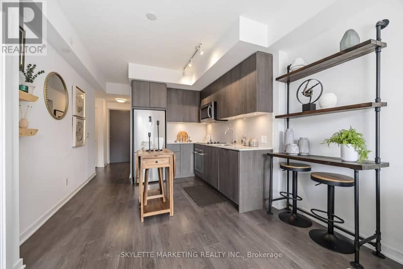 414 - 38 Forest Manor Road — photo 15 of 40