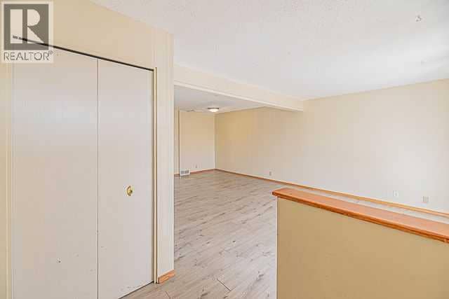 136 Castleridge Drive NE, Calgary, photo 5