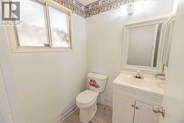 136 Castleridge Drive NE — photo 13 of 40