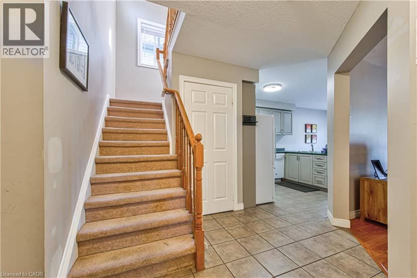 47 HILLTOP Drive, Ayr, photo 6
