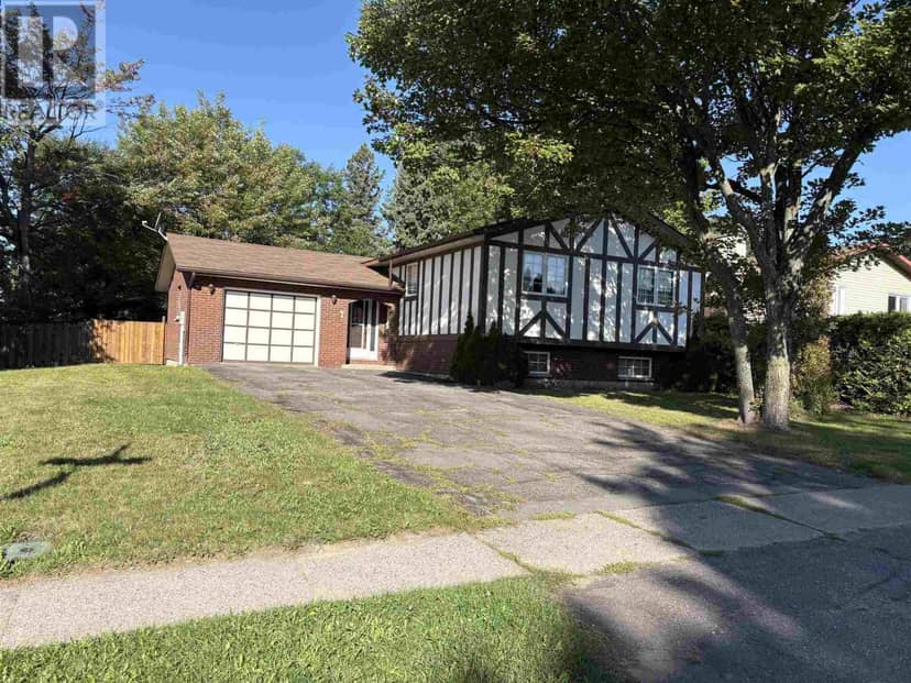 7 Panoramic DR — photo 1 of 18