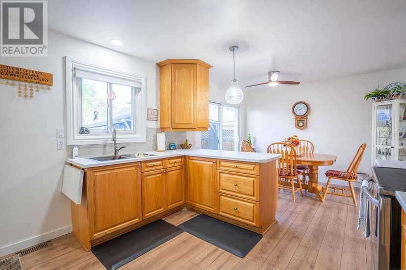 131 Allard ST — photo 13 of 33